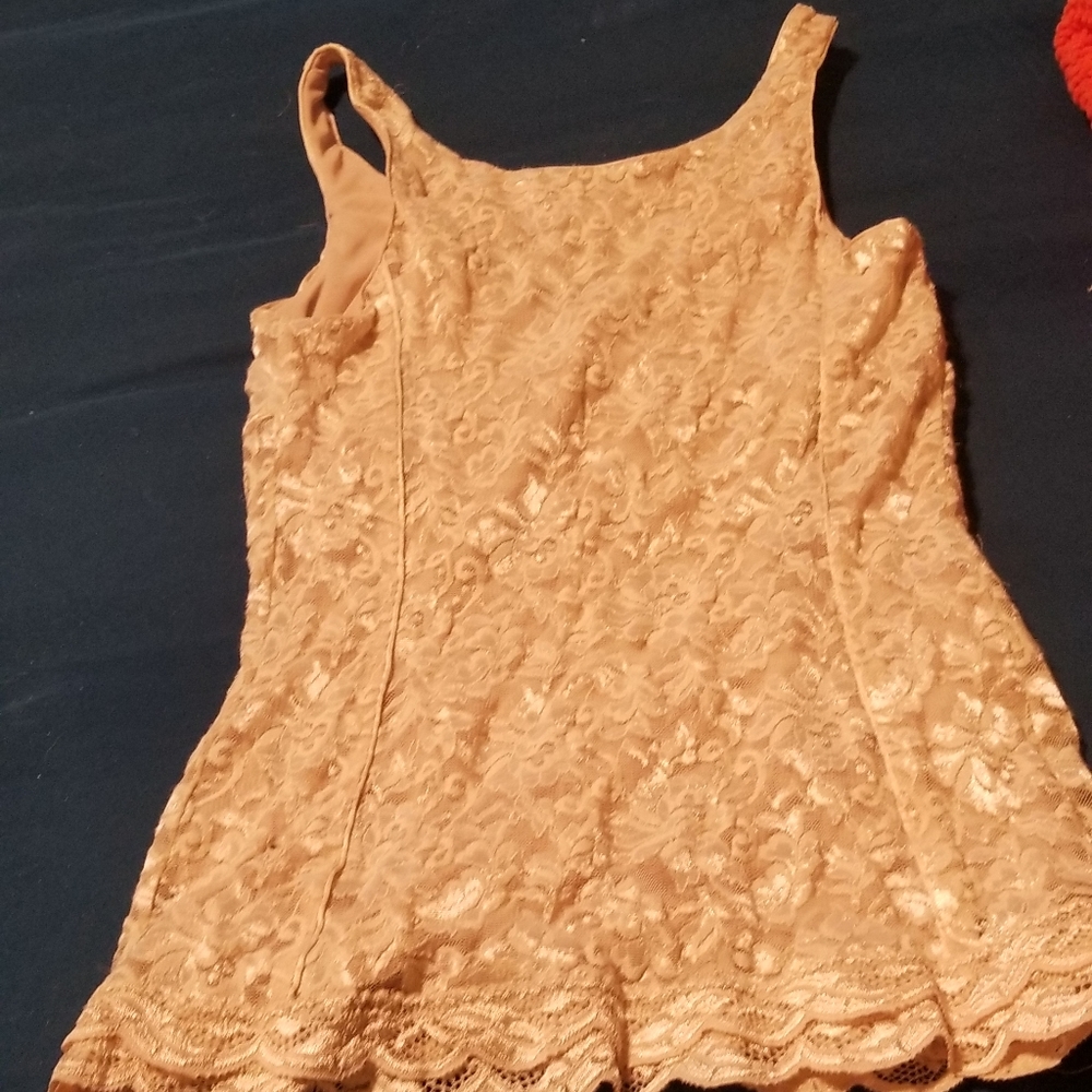 Sleeveless  shirt